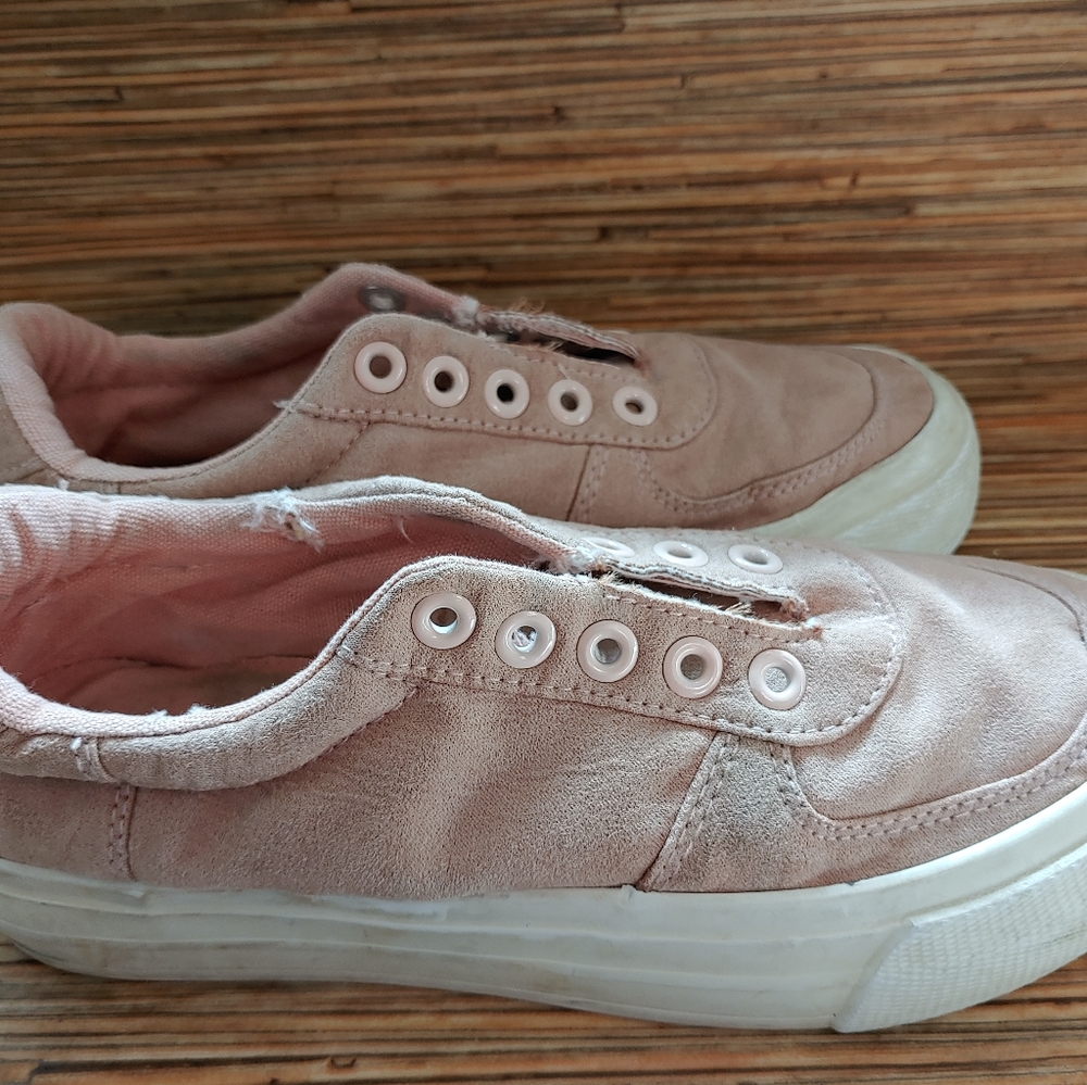 Shoes - Picture 5 of 7